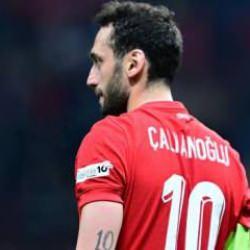 Hakan Çalhanoğlu'ndan Arda Güler açıklaması! "Oynasın..."