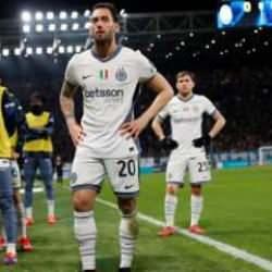 Inter maçında korku dolu anlar! Megafonla Hakan'dan yardım istediler