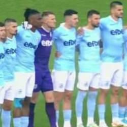 Skandal olay! Yaşayan futbolcu için saygı duruşu yapıldı