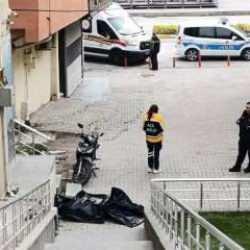 40 yaşındaki bankacının acı &ouml;l&uuml;m&uuml;! 4. kattan d&uuml;şt&uuml;