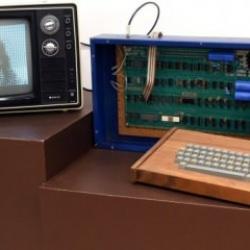 Apple'ın ilk bilgisayarı Apple-1 açık artırmada rekor fiyata satıldı