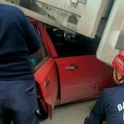 Balıkesir’de otomobilin kamyonetin altına girdiği kazanın görüntüleri
