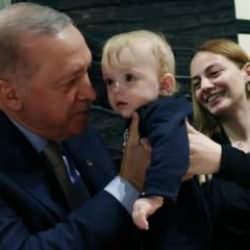 Erdoğan'dan kafeye sürpriz ziyaret: Vatandaşlarla bir araya geldi!
