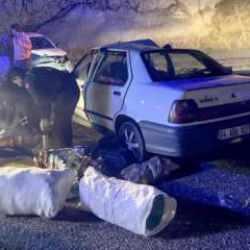 Erzurum'da 2 otomobil çarpıştı; 1 ölü, 3 yaralı