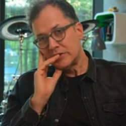 İlker Canikligil kimdir ve aslen nerelidir? Eşi kim? İlker Canikligil filmleri...