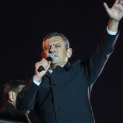 Özgür Özel'den skandal açıklama! Namaz kılan gençlere 'Domuz bağcıları' dedi