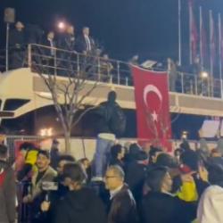 Provokatörler kontrolden çıktı: CHP'li vekilleri Saraçhane'den böyle kovdular!