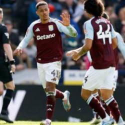 Rashford yıldızlaştı! Aston Villa yarı finale yükseldi