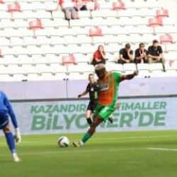 Süper Lig'de nefes kesen maç: Galibiyet golü son anlarda geldi