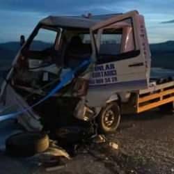 Tarlaya uçan traktöre yardım için duran tır, başka kazaya sebep oldu: 3 yaralı