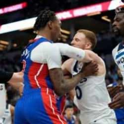NBA'de büyük kavga! 5 oyuncu 2 antrenör ihraç edildi