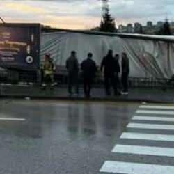 Ankara'da parkın duvarına çarpan TIR'ın şoförü öldü