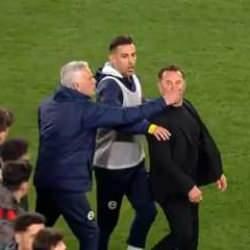 Dünya basını Mourinho'nun Okan Buruk'un burnunu sıkmasını konuşuyor! 