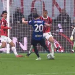 Hakan Çalhanoğlu'ndan Milan ağlarına füze!