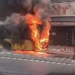 Facianın eşiğinden dönüldü! İETT otobüsü alev aldı, yolcular tahliye edildi