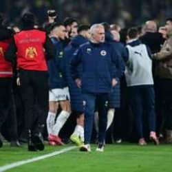 Jose Mourinho kırmızı kart gördü! Fenerbahçe'den ilginç protesto