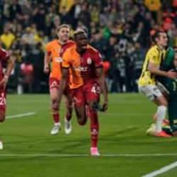 Kadıköy'de Osimhen şov! Galatasaray, Fenerbahçe'yi kupanın dışına itti