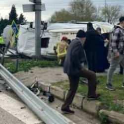 Kontrolden çıkan servis aracı refüje girdi: 1 bebek öldü, 5 kişi yaralandı