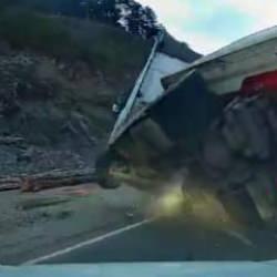 Kütahyaca feci kaza! Tırın altında kalan sürücü hayatını kaybetti