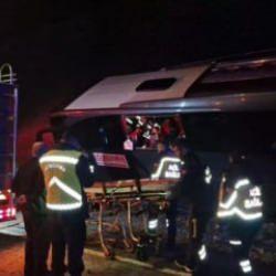 Kahreden kaza! Karnavaldan dönen vatandaşları taşıyordu