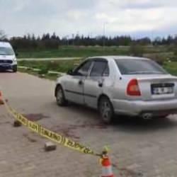 Otomobilde tartıştığı arkadaşını boğazından bıçakla yaraladı