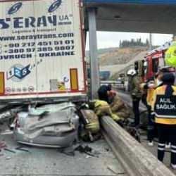Pendik'te feci kaza: TIR'ın altına girdi! 4 &ouml;l&uuml;