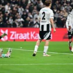Son şampiyondan erken veda! Beşiktaş evinde fena dağıldı