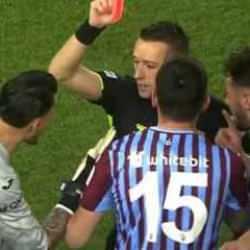 Trabzon'da kırmızı kartlar havada uçuştu