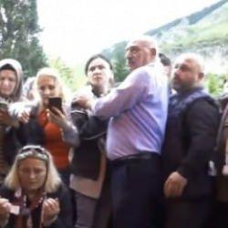 Volkan Konak'ın mezarı başında "like" m&uuml;cadelesi: Sosyal medyada tepki &ccedil;ekti!