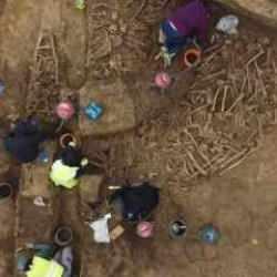 İki bin yıl sonra futbol sahasının altında bulundu! 129 kişi aynı anda öldürülmüş...