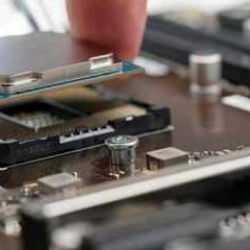 Alman çip üreticisi, ABDli rakibinin otomotiv birimini 2,5 milyar dolara satın aldı!