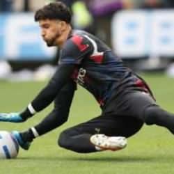 Altay Bayındır'a Premier Lig'deki ilk maçında büyük şok!