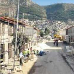 Deprem bölgesinde dükkânlar hak sahiplerine veriliyor