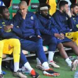 Fenerbahçe'nin yıldızı takımdan ayrılıyor: "Gelen teklifi kabul edin"