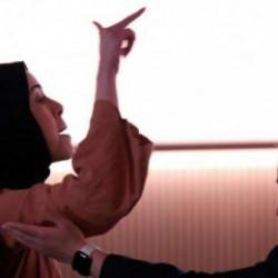 Microsoft'u protesto eden gen&ccedil; kadından &ccedil;ağrı: İnsani ilkeleri ihlal eden şirket! 