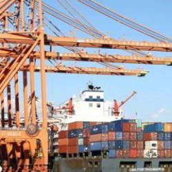 Navlun fiyatları son üç ayda tarife belirsizliğinin etkisiyle düştü