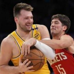 NBA'de Lakers, Doncic'in damga vurduğu maçta Rockets'ı farklı yendi