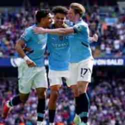 Premier Lig'de 7 gollü maç! Manchester City geri döndü