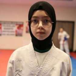 Saçları dökülen İmam Hatipli Dilara'ya 'karateyi' tavsiye ettiler: Şampiyon olabilir
