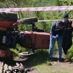 Sakarya’da devrilen traktörün sürücüsü öldü