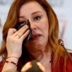 Şarkıcı Deniz Seki kötü haberi böyle duyurdu: Kazada ağır yaralandı!