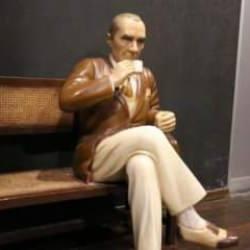 Şehirde tepkiye neden oldu! Atat&uuml;rk'e benzemeyince depoya kaldırıldı