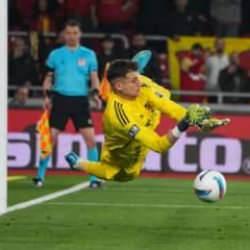 Süper Lig maçına kaleci damgası! Penaltı kurtarıp asist yaptı
