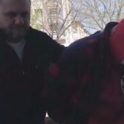 Yüzlerini gizlemeye çalıştılar: Sapık doktorlar ters kelepçeyle gözaltına alındı