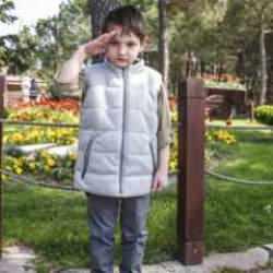 Adam olacak &ccedil;ocuk: İstiklal Marşı'nı duyunca saygı duruşuna ge&ccedil;ti