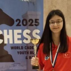 Arya Aydoğan, 14 yaşında dünya şampiyonu oldu