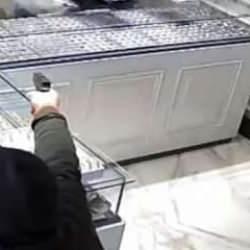 Bursa'da kuyumcuya soygun girişimi kamerada