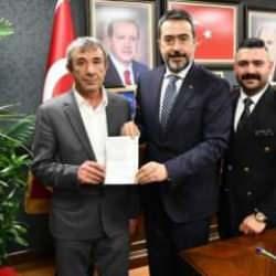 CHP kartını kırdı, AK Parti'ye katıldı