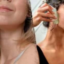 Çinli kadınların gençlik sırrı: Gua Sha taşıyla 10 yaş gençleşin!