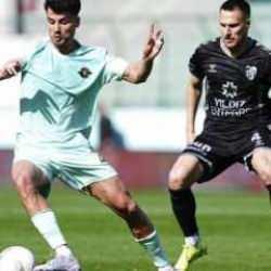 4 gollü maçta şampiyona geçit yok!